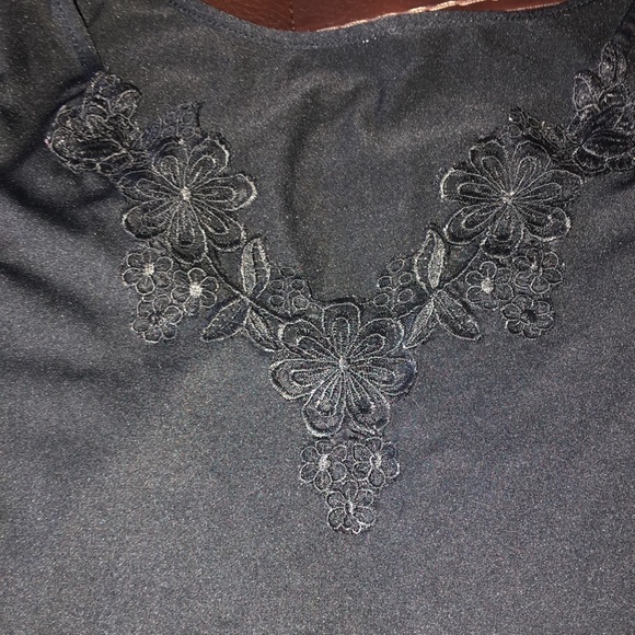 Black tank top shirt - Picture 2 of 3